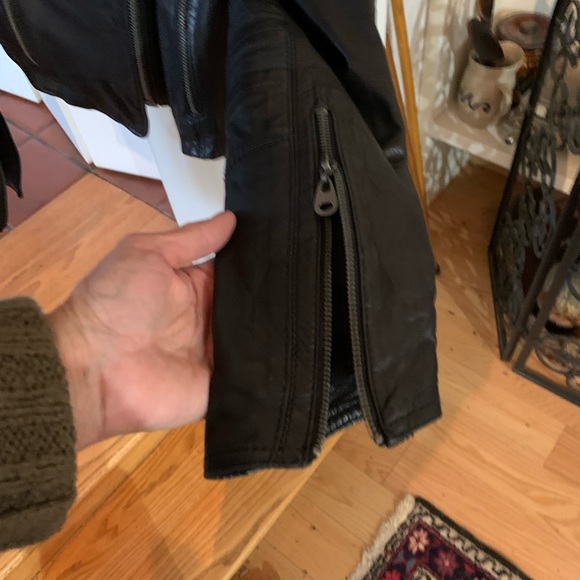 Leather jacket - Picture 2 of 4